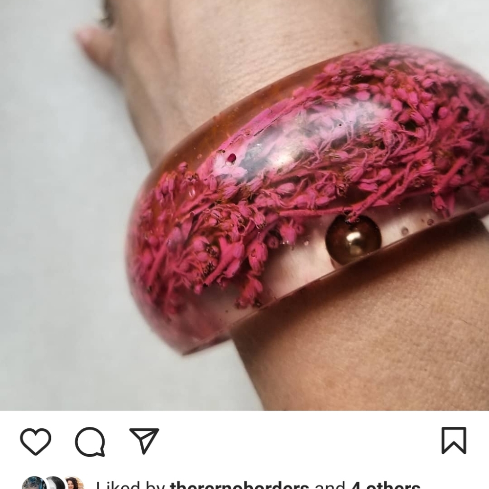 Resin Floral and Faux Pearl Chunky Bangle Bracelet